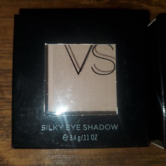 9 Victoria's Secret Makeup Bundle - Lip Gloss Eyeliner Eyeshadow Palette Shimmer - Picture 6 of 16